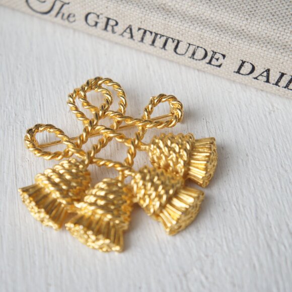 Vintage Jewelry - Vintage Gold Nautical Rope Tassel Pin Brooch